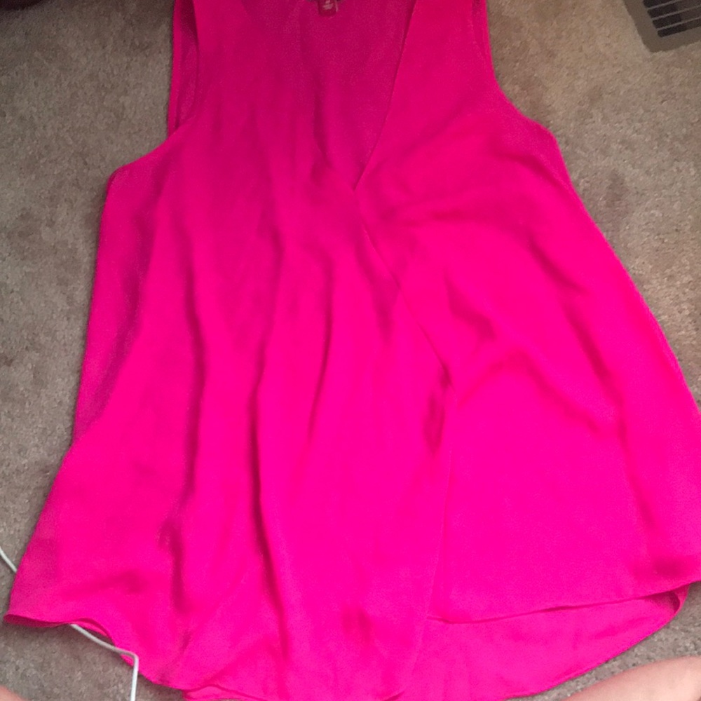 Vince camuto hot pink flowy top